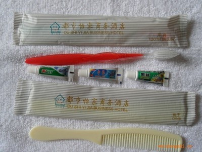 都市怡家商務(wù)酒店 雙色樹葉牙刷與奶油色長條梳引領(lǐng)一次性用品新潮流